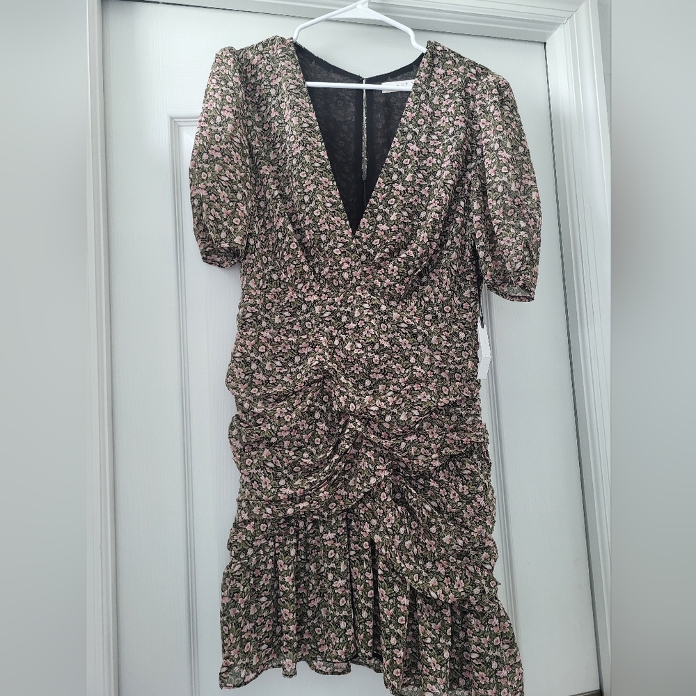 Astr The label Pink Floral Dress - M